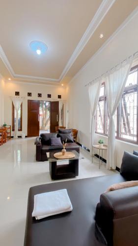 Laweyan House | Guest House Griya Mundu Kerten