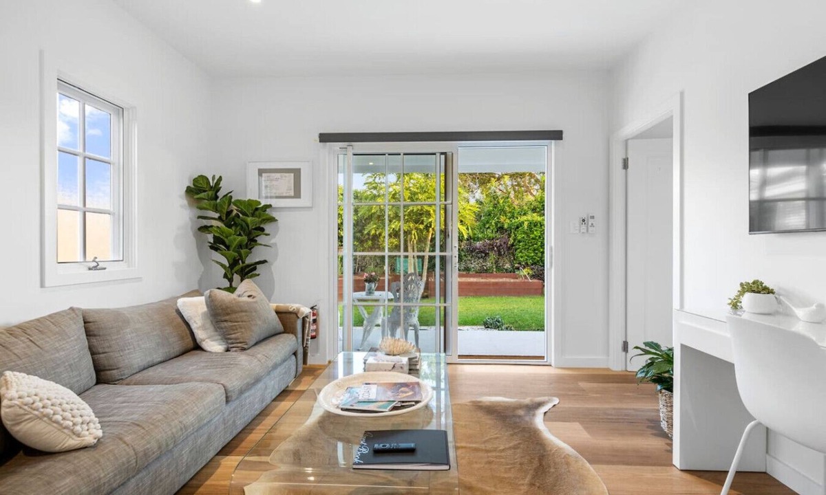 Long Jetty House | Guest House in Toowoon Bay