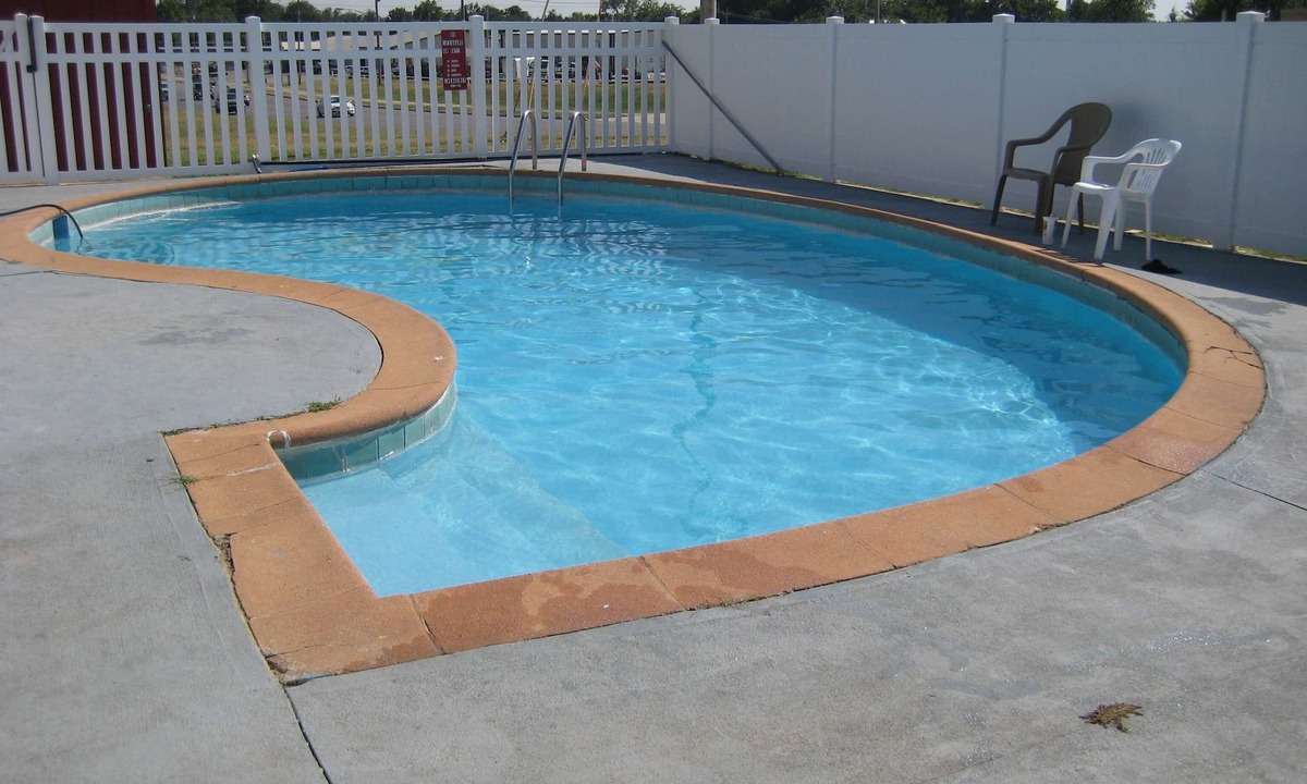 Chanute Hotel | Guest House Motel