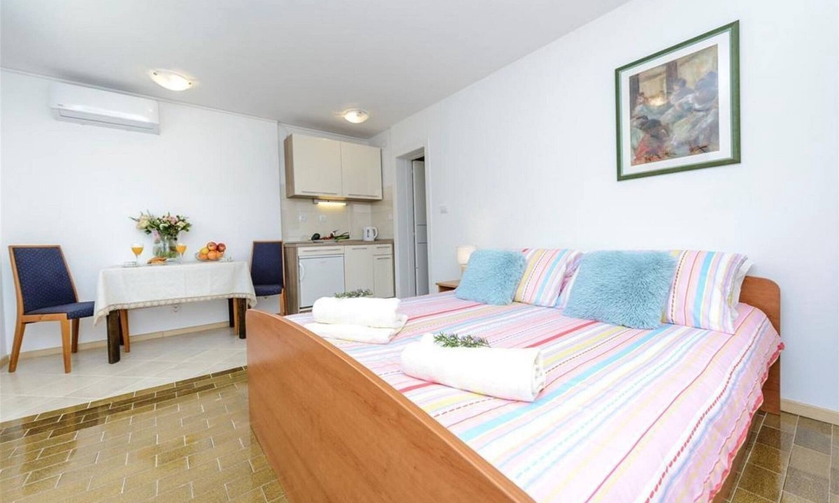 Molunat Apartment | Guest House Rooms Rose - Studio with Terrace