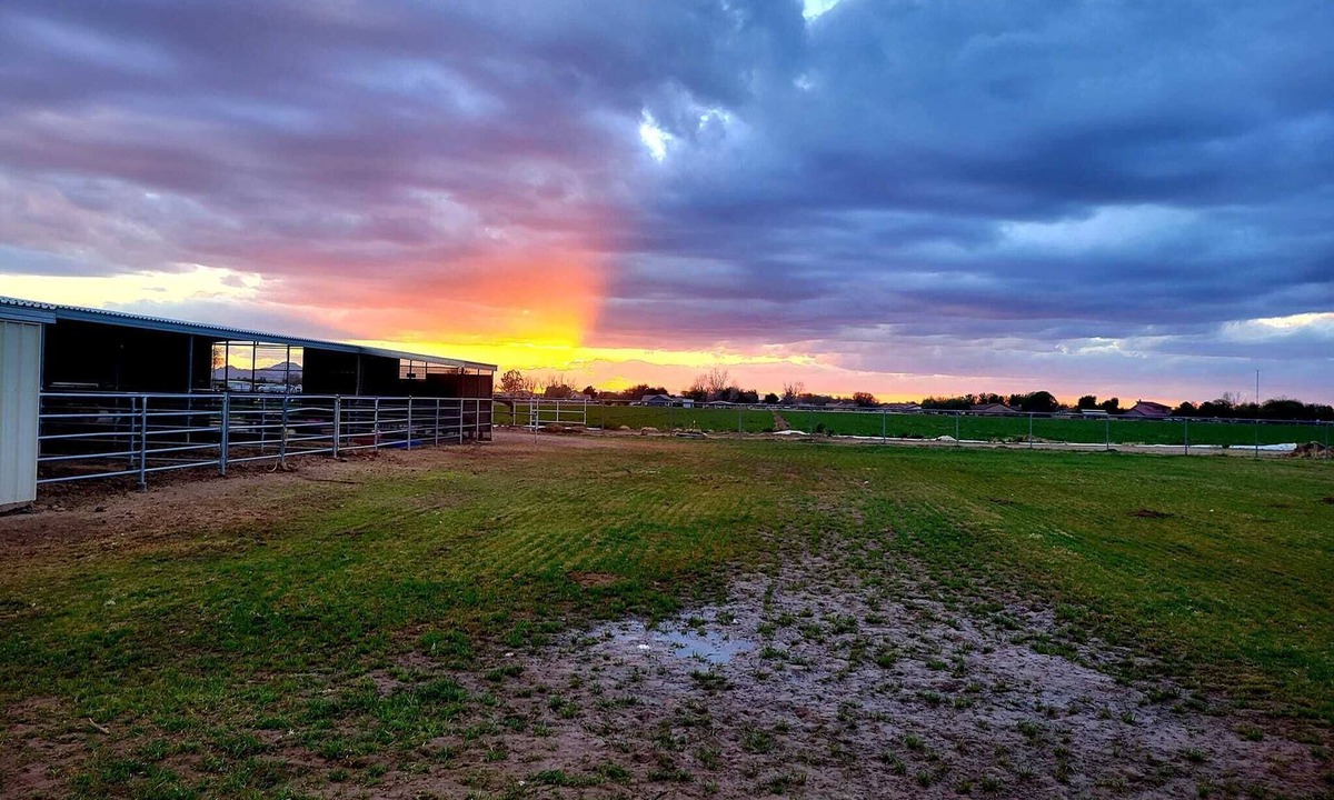 San Tan Valley Other | Guest House with horse privilege's, in the country & beautiful neighborhood.