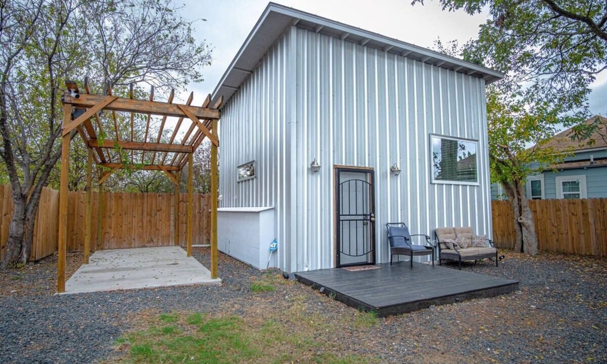 Near East Side Apartment | Guest House with Loft Near Downtown