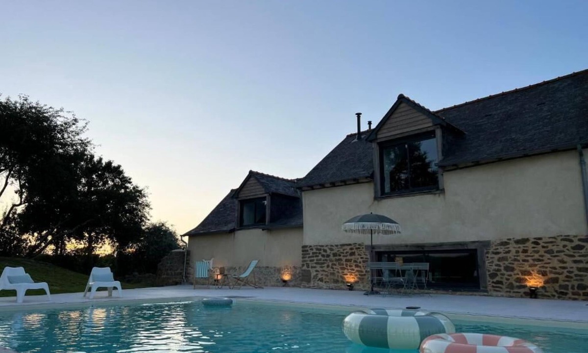 Tinteniac Bed & Breakfast | Guest house with outdoor pool