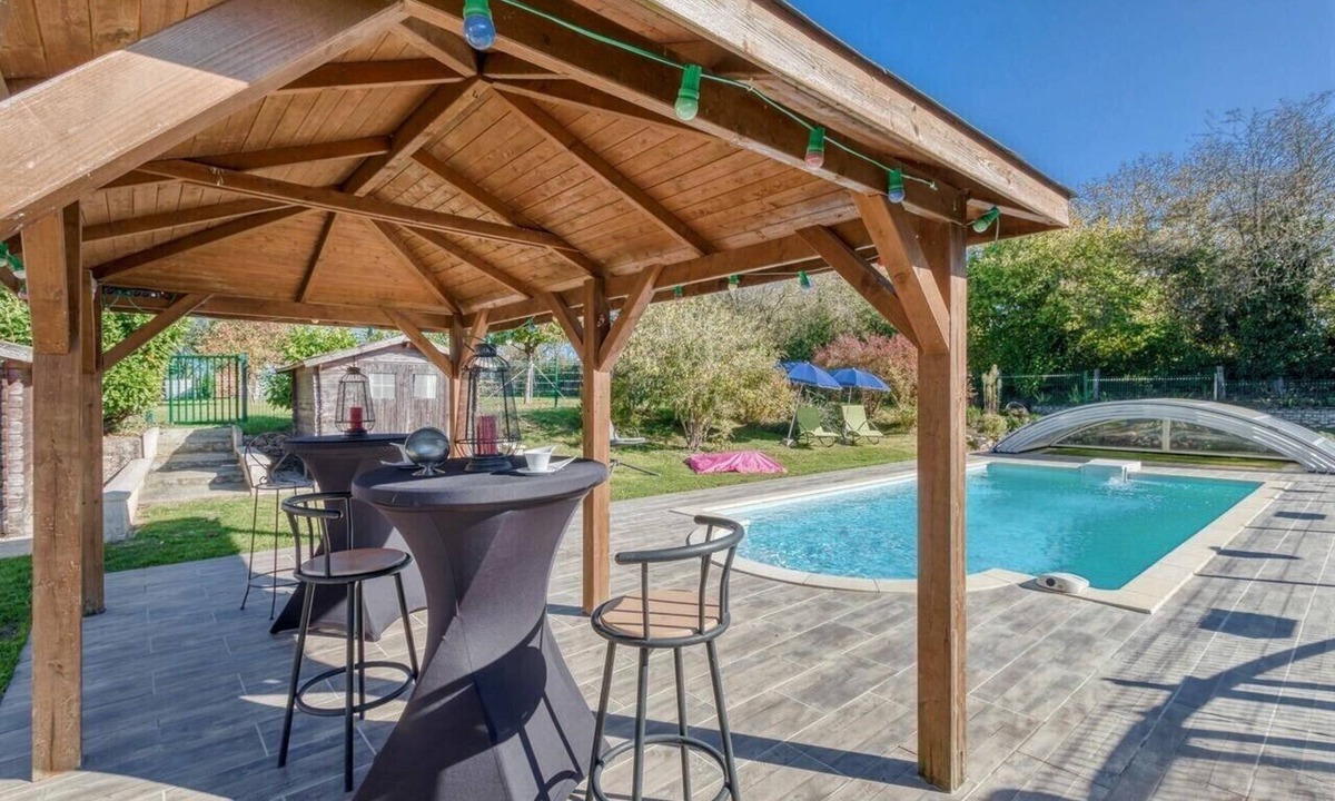 Noyant-Villages House | Guest house with swimming pool