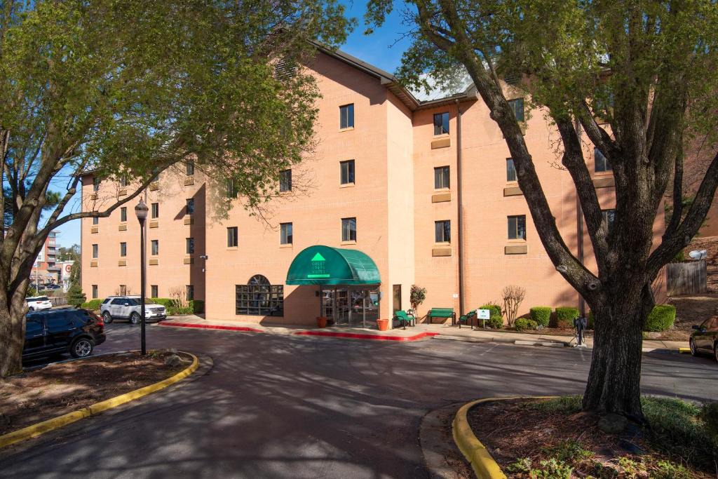 Little Rock Medical District Hotel | Guest Inn & Suites - Midtown Medical Center