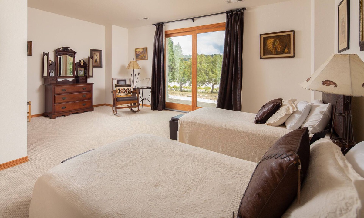 Junction Cabin | Guest Lodge on the Johnson Fork of the Llano River