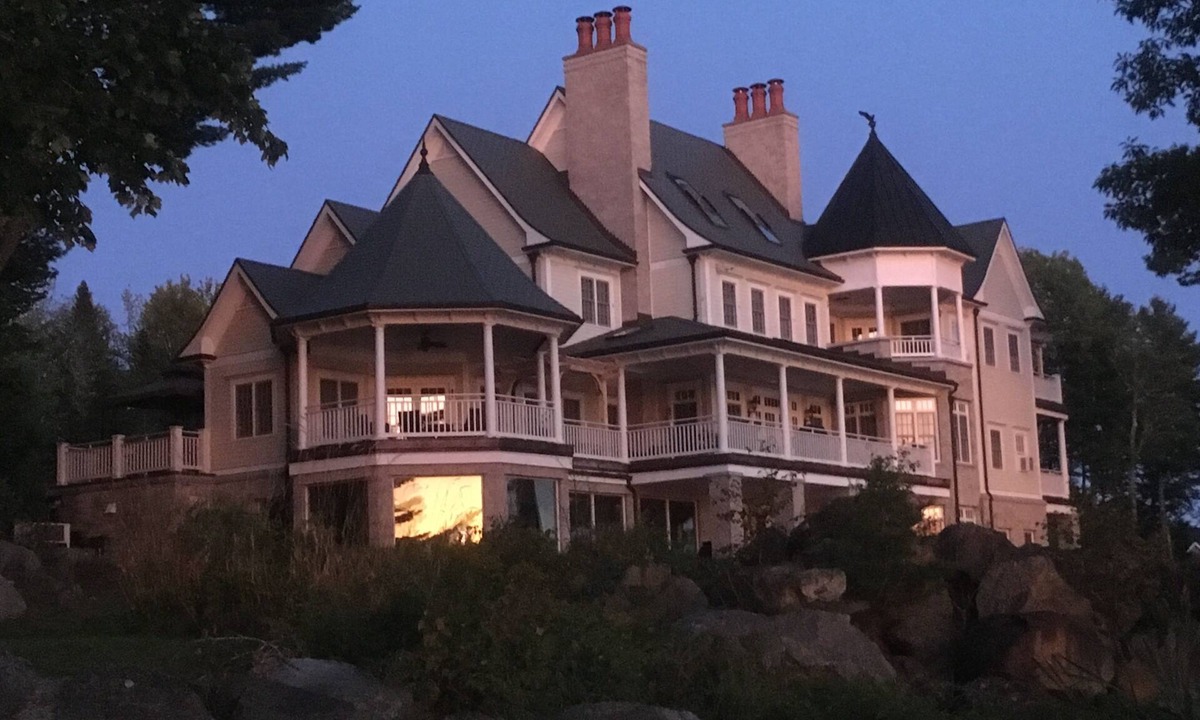 Dufferin Bed & Breakfast | Guest Master Kitchenette /Den Guest Rm 5