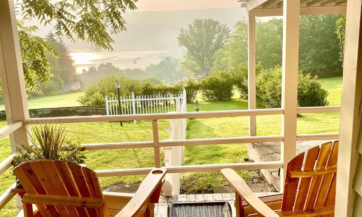 Town of Reading Apartment | GUEST QUARTER BUNGALOW Lake View State Park Wineries in Village