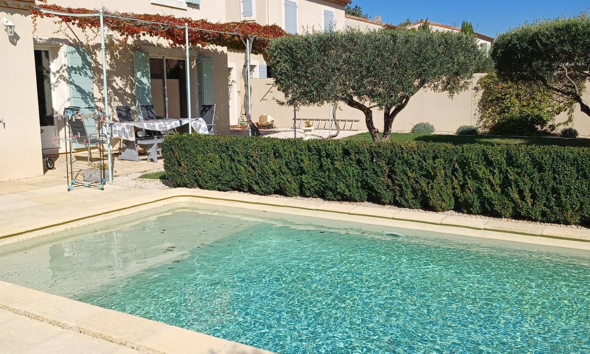Saint-Hilaire-d'Ozilhan Bed & Breakfast | Guest Room in a Charming Provençal Village with Wi-Fi