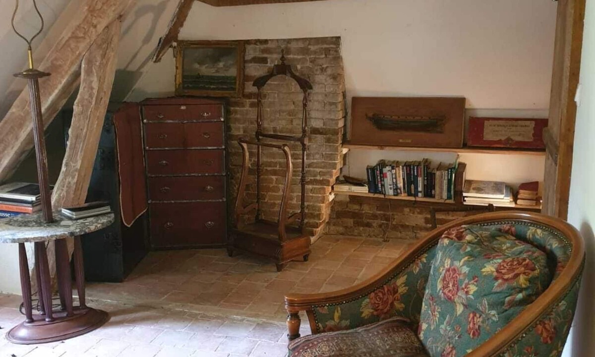 Saint-Germain-d'Aunay Bed & Breakfast | Guest room in the manor house