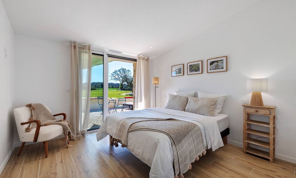 La Gaubretiere Bed & Breakfast | Guest Room À L'orée Des Bois 'Chambre Flower' with Private Terrace, Shared Garden & Wi-Fi