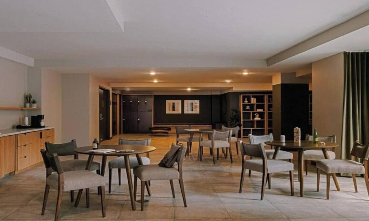 Queens Apartment | Guest Room|2 Double Beds|Dutch Hotel