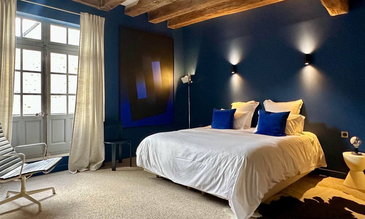 Azay-le-Rideau Apartment | Guest Room Bleue - Auberge Radieuse