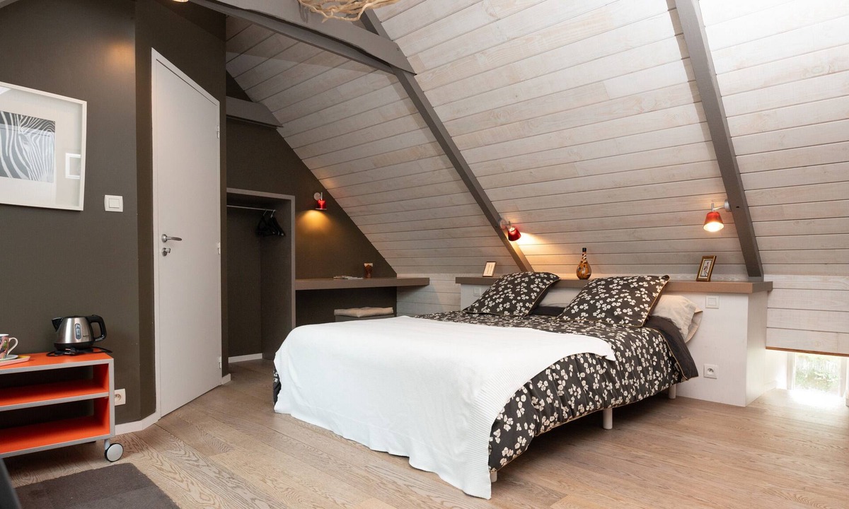 Arzano Bed & Breakfast | Guest Room 'Cassiopé' with Shared Pool, Terrace, and Wi-Fi