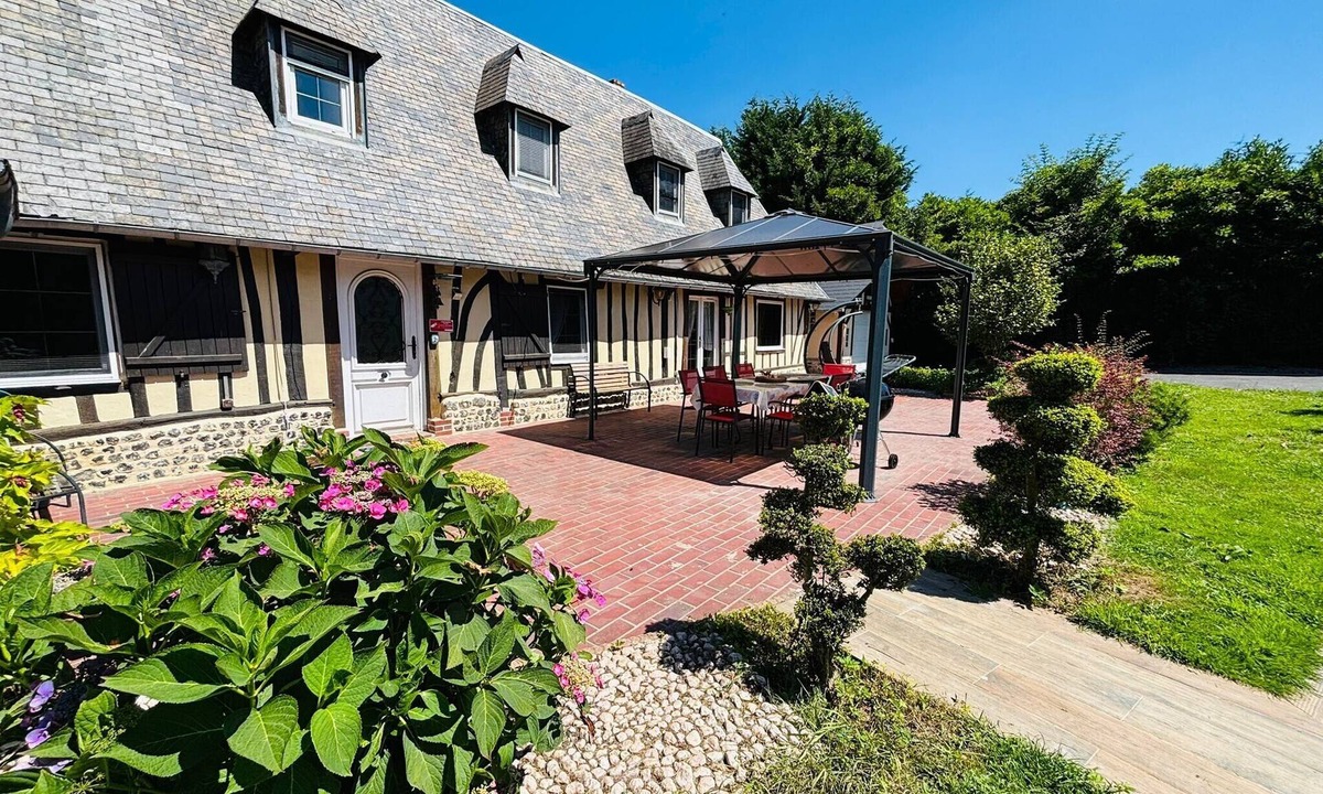 Lieurey Bed & Breakfast | Guest Room 'Chambre Bleuet' with Breakfast Included
