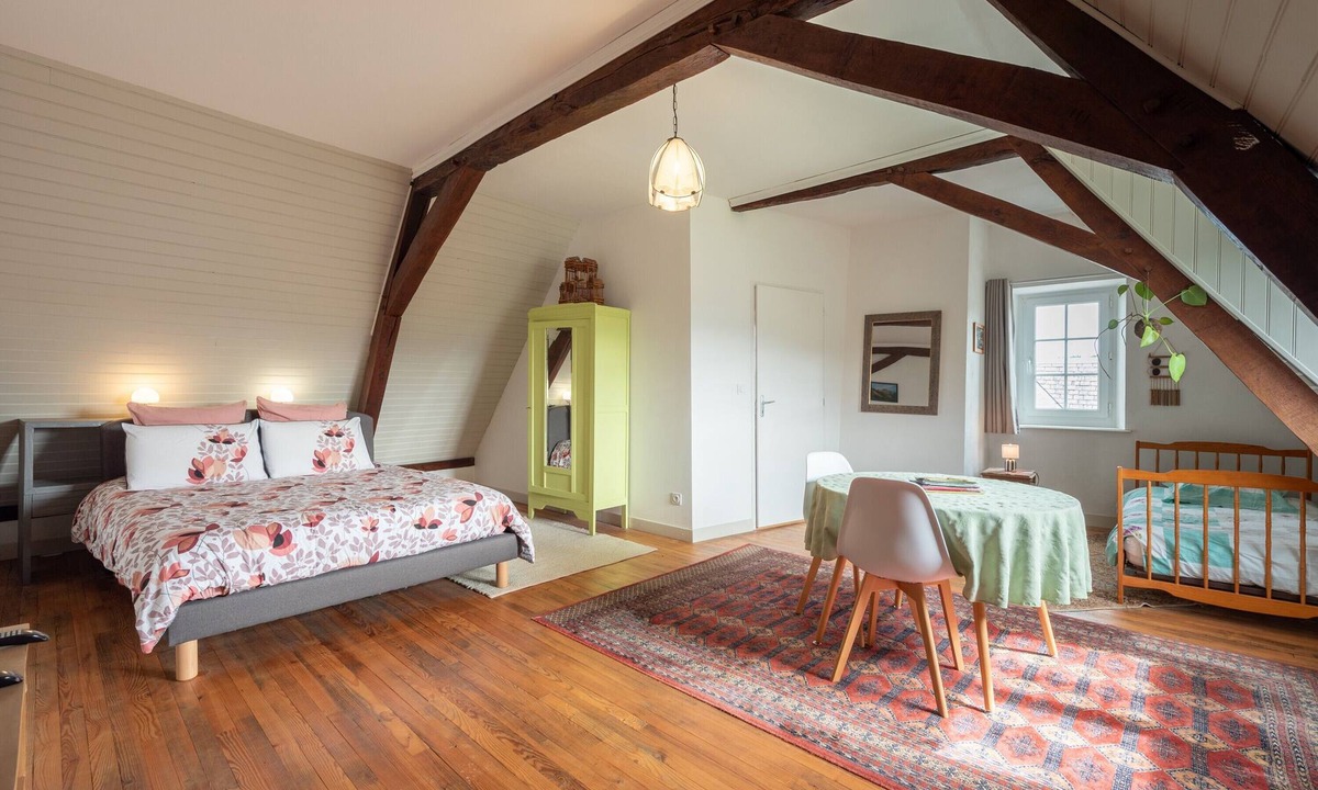 Lagarde Bed & Breakfast | Guest Room 'Chambre Marie-Jo' with Mountain View, Shared Terrace & Wi-Fi