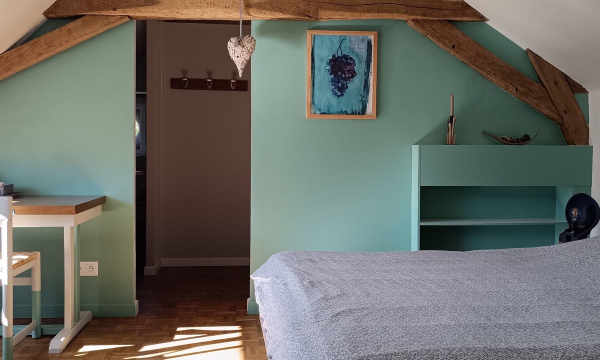Cerans-Foulletourte Bed & Breakfast | Guest Room 'Chambre Verte' with Wi-Fi