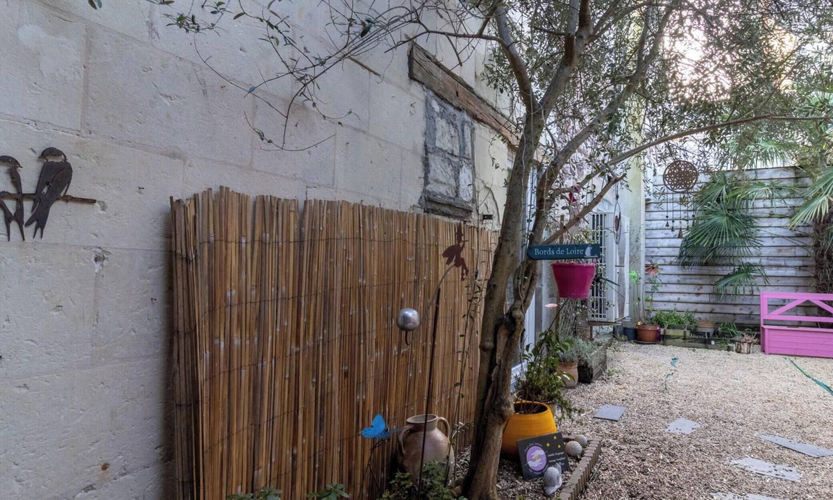 Chalonnes-sur-Loire Bed & Breakfast | Guest room in Chalonnes-sur-Loire with breakfast