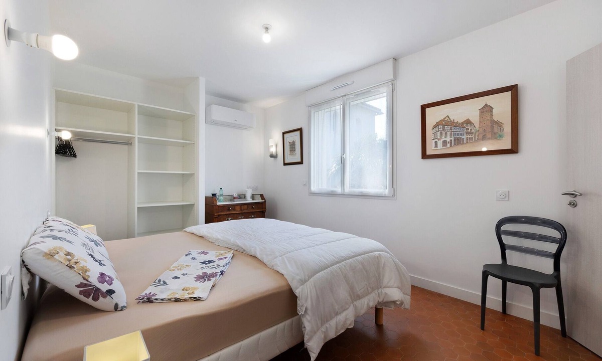 Olonne-sur-Mer Bed & Breakfast | Guest Room Sous le Pin “Room 1” with Shared Terrace, Wi-Fi, and Air Conditioning!