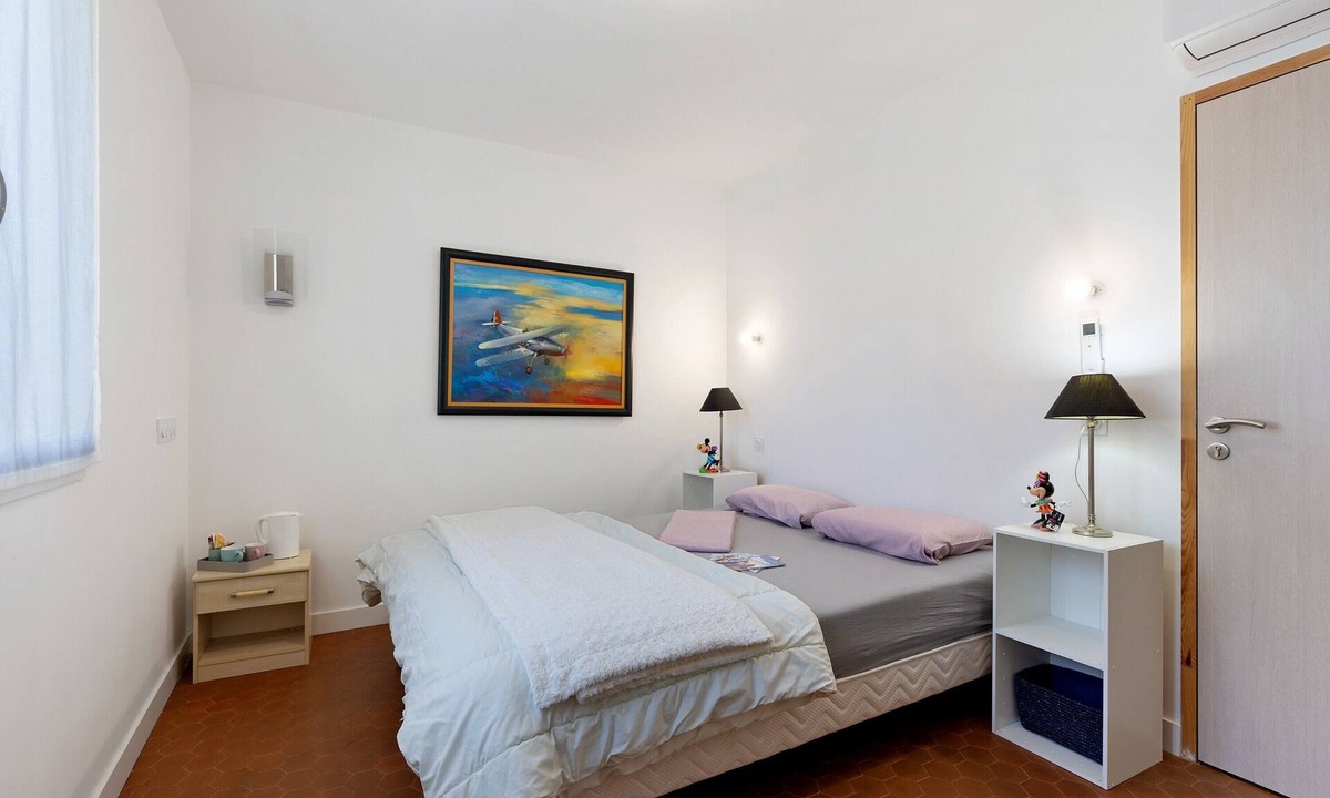 Olonne-sur-Mer Bed & Breakfast | Guest Room Sous le Pin 'Room 5' with Shared Terrace, Wi-Fi, and Air Conditioning!