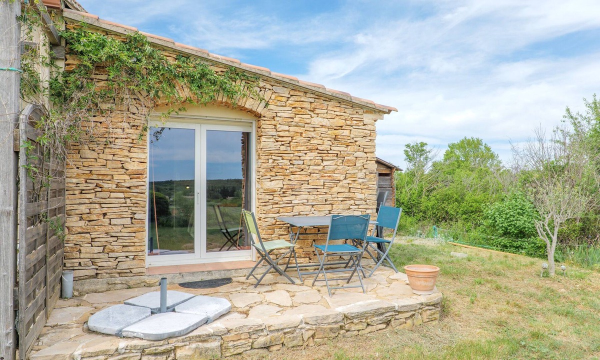 Saint-Remeze Bed & Breakfast | Guest Room 'Gorges de l’Ardèche' with Shared Pool, Wi-Fi, and Air Conditioning