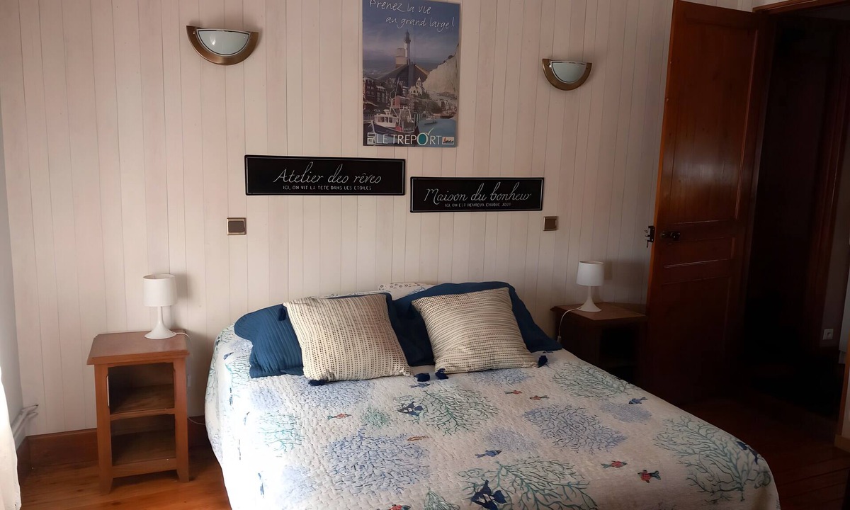 Abbeville Bed & Breakfast | Guest Room “La Chambre d’Alice” with Shared Terrace & Garden, Wi-Fi