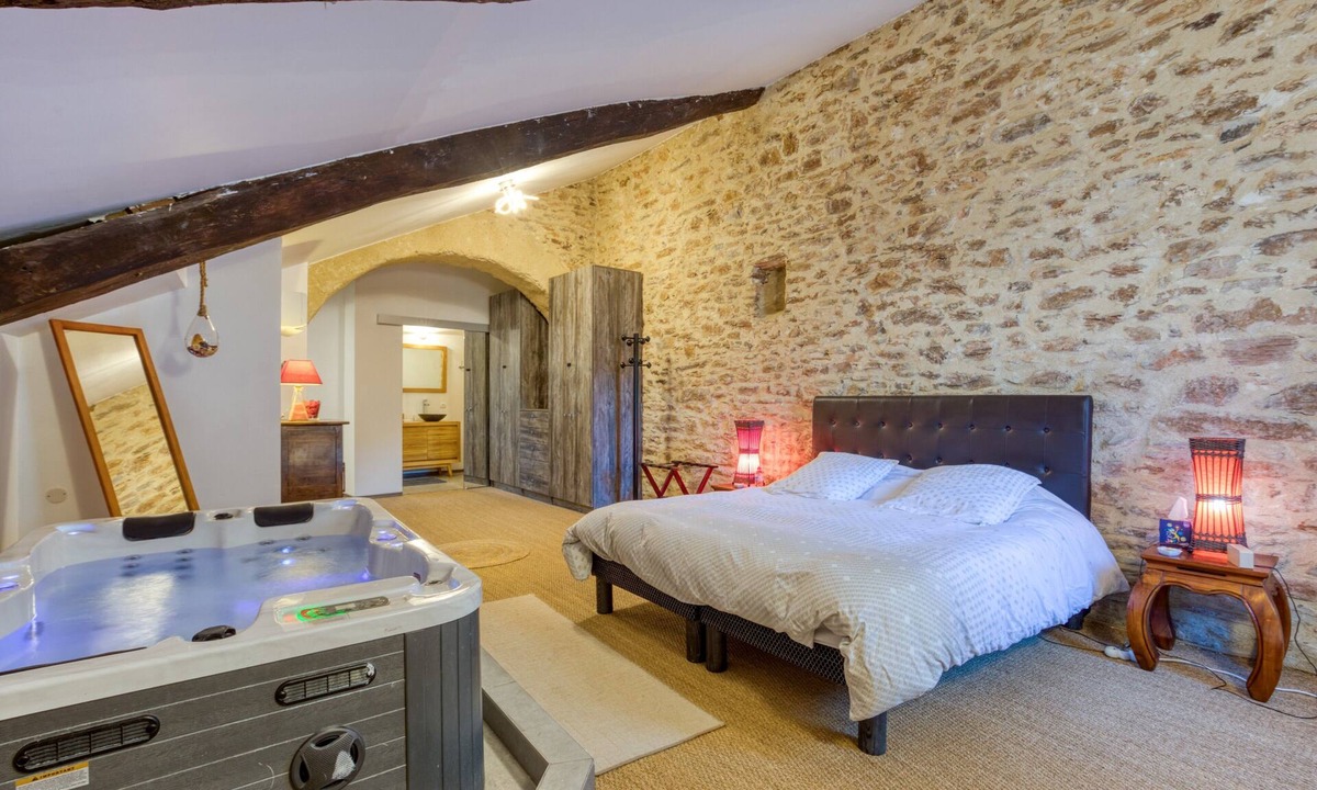 Faugeres Bed & Breakfast | Guest Room “La Forgerole” with Private Jacuzzi and Sauna