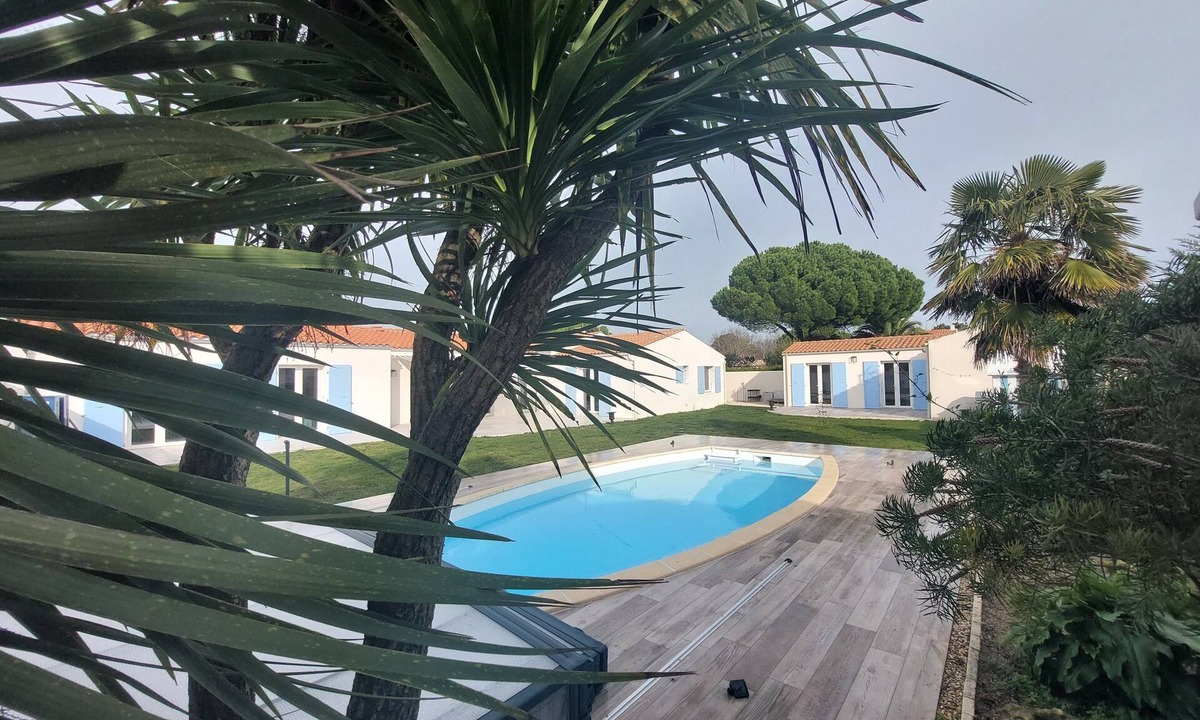 La Bree-les-Bains Bed & Breakfast | Guest Room - La Barjuline-The Studio for 4 Guests with Shared Pool