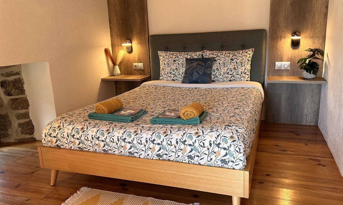 Sablieres Bed & Breakfast | Guest Room “La Gardette” with Mountain View, Shared Pool and Private Terrace