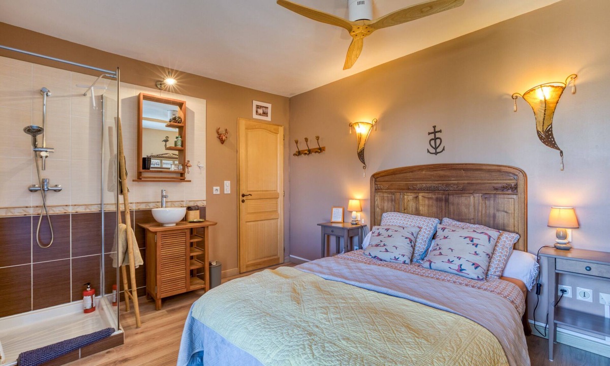 Vauvert Bed & Breakfast | Guest Room "La Petite Camargue" with Private Pool, Shared Terrace, and Wi-Fi