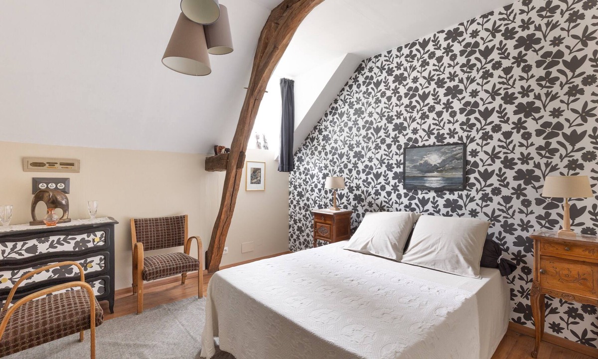 Clere-les-Pins Bed & Breakfast | Guest Room 'Le Clocher' with Shared Garden and Wi-Fi