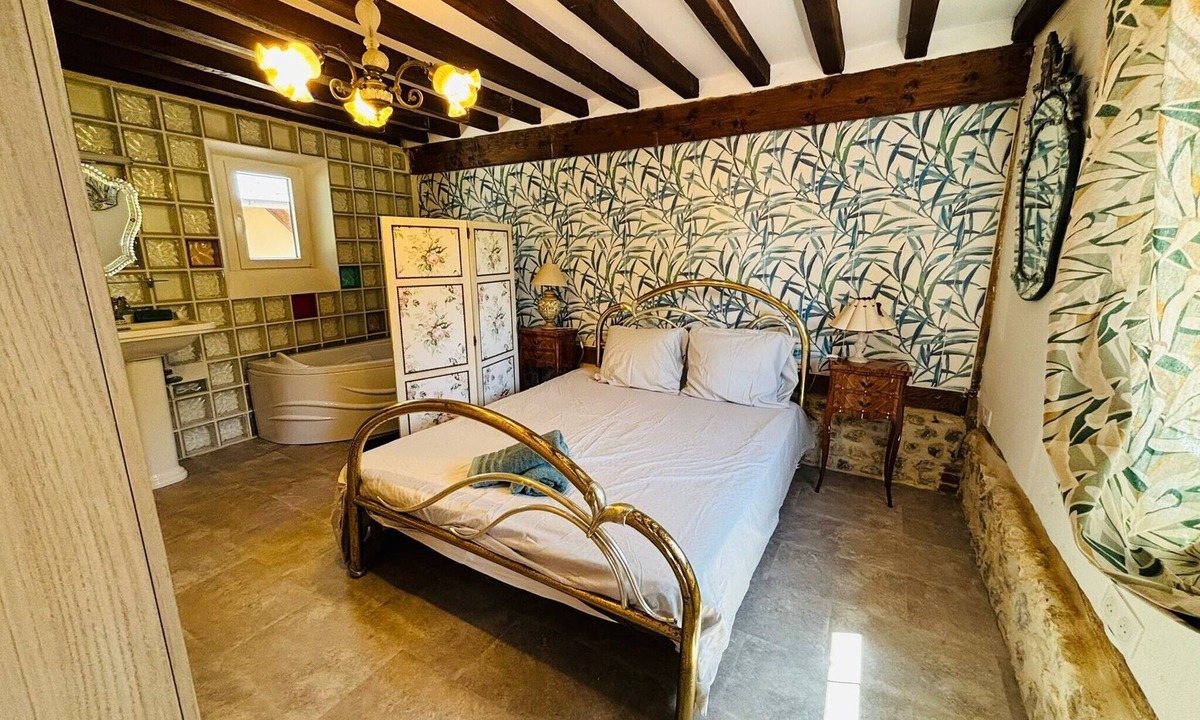 Lieurey Bed & Breakfast | Guest Room 'Orchid Room' with Breakfast Included