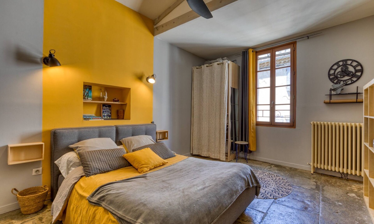 Vauvert Bed & Breakfast | Guest Room 'Porte Saint-Louis - Pilgrims' with Shared Pool, Terrace & Wi-Fi