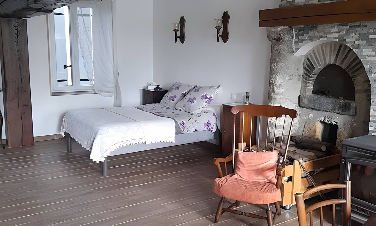 Saint-Bon Bed & Breakfast | Guest Room “Room 3” with Shared Pool, Communal Terrace and Wi-Fi