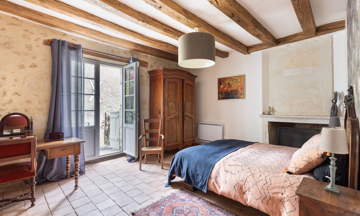 Clere-les-Pins Bed & Breakfast | Guest Room 'Spacious Room in a Quiet Area' with Shared Garden and Wi-Fi