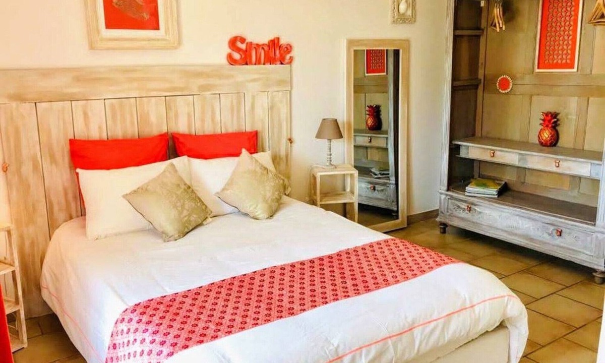 Gras Bed & Breakfast | Guest Room “Toucan” with Private Terrace, Wi-Fi, and Air Conditioning