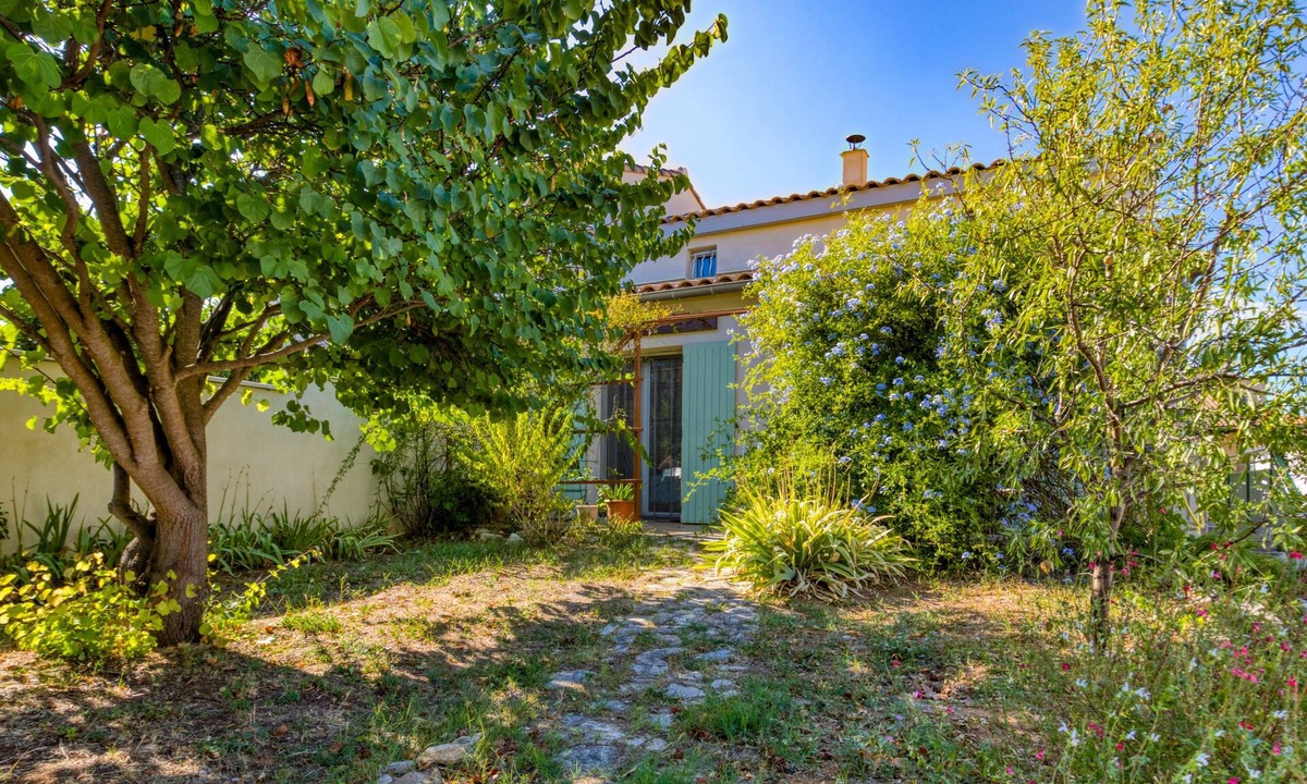 Lunel-Viel Bed & Breakfast | Guest Room with Shared Terrace, Shared Garden and Wi-Fi