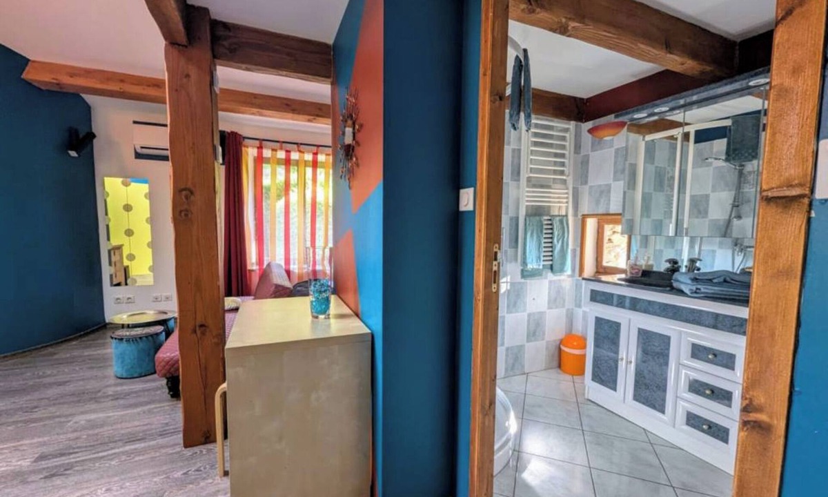 Mostuejouls Bed & Breakfast | Guest Rooms - Castle with Shared Pool