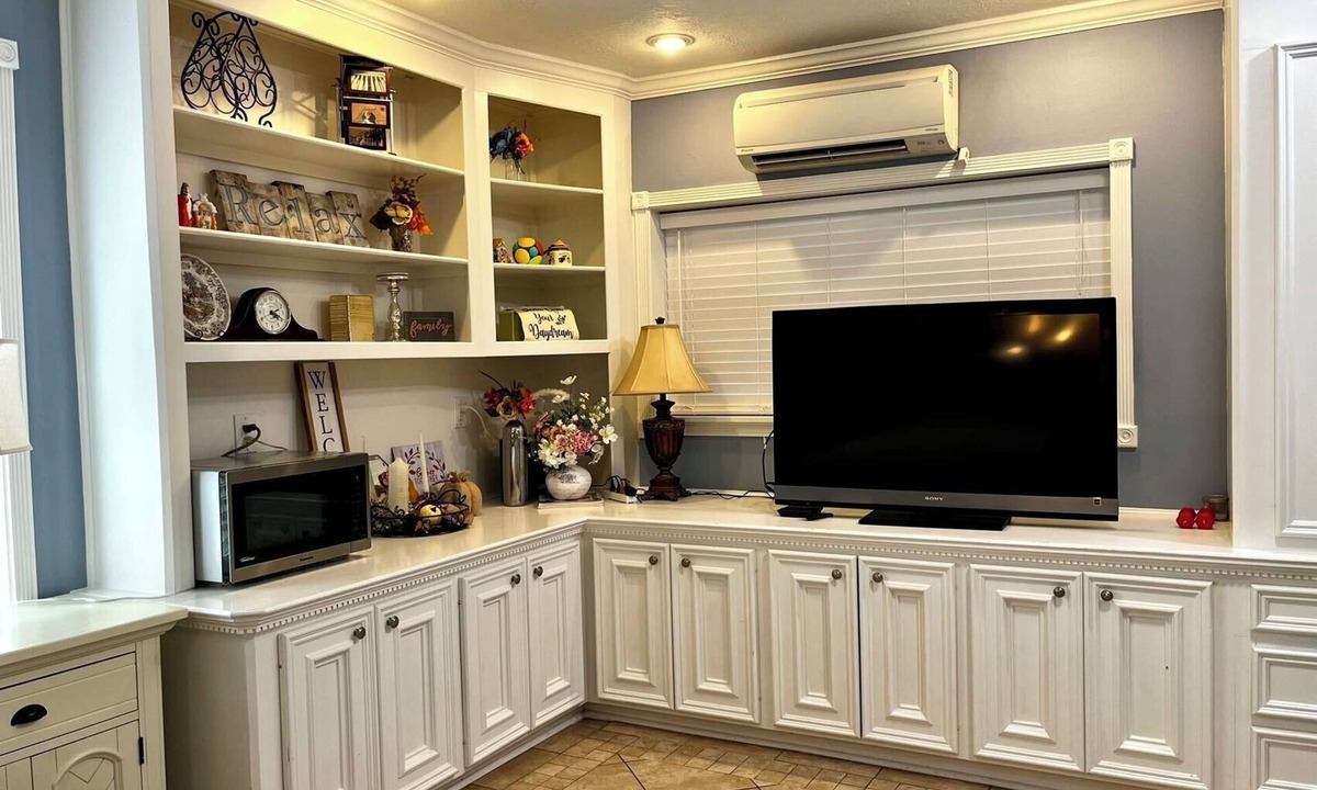 Katy House | Guest suite B - 1.2 mile to Katy Mills!