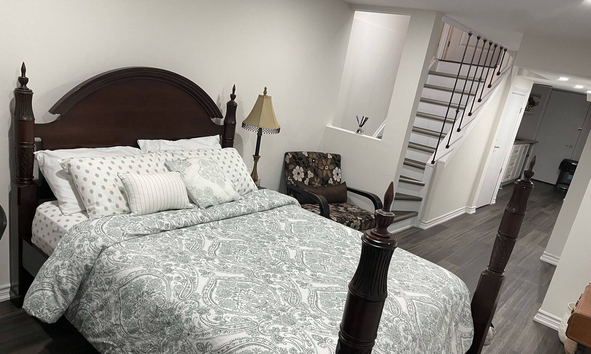New Tecumseth House | Guest Suite in Quaint Alliston, New Tecumseth