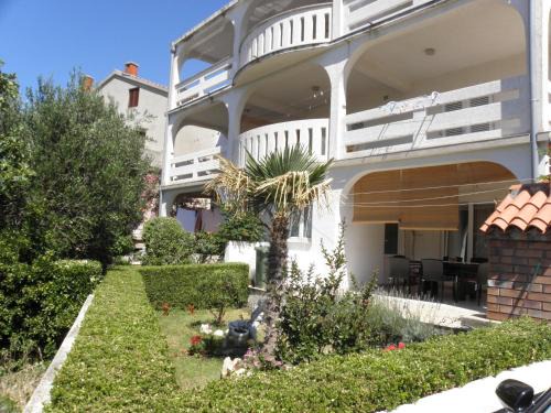 Novalja House | Guesthouse Anton
