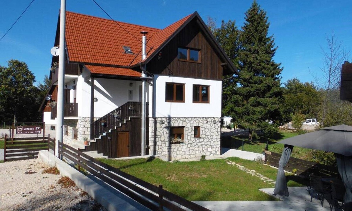 Jezerce House | Guesthouse Family Bosnic - Double Room with Balcony - 3 - 2