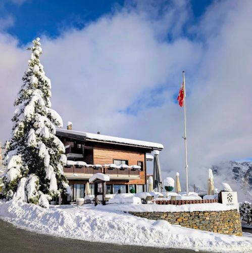 Chamoson Hotel | Guesthouse Hotel Between
