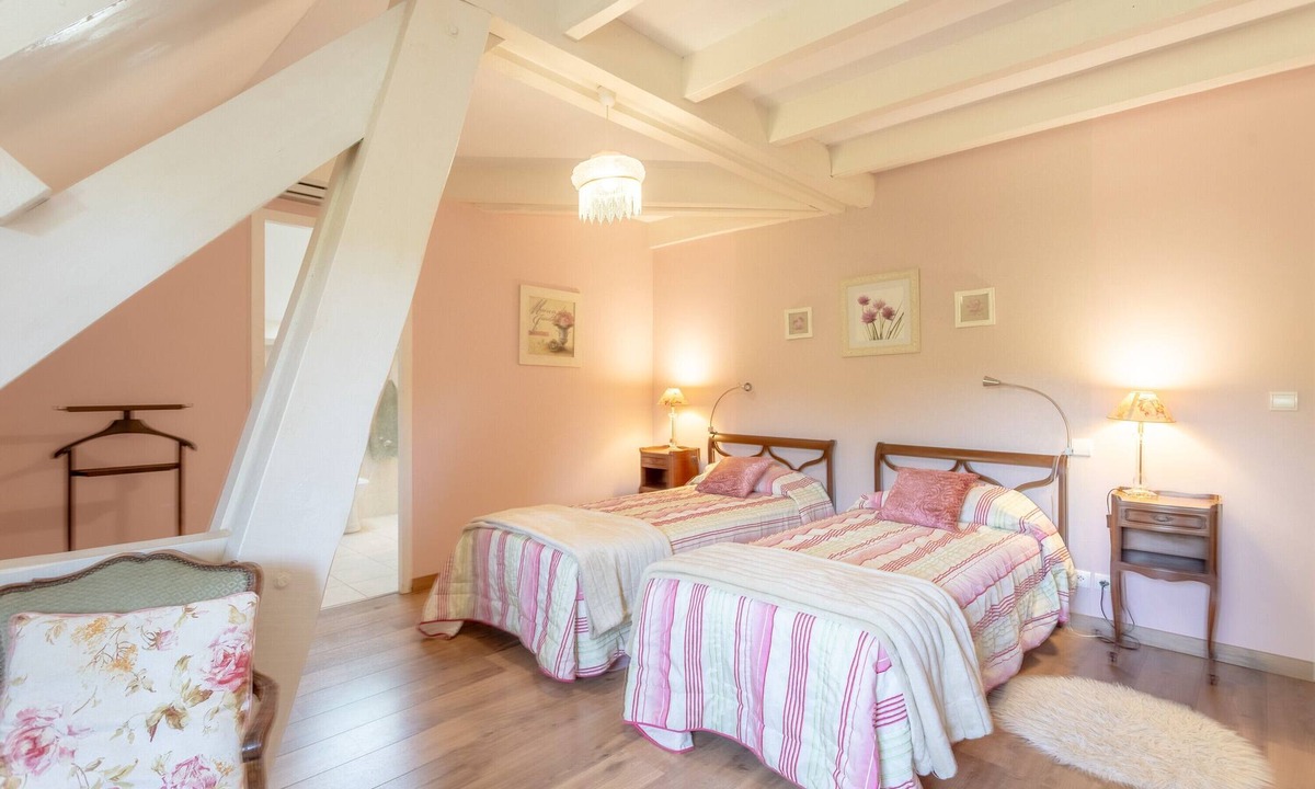Habas House | Guesthouse 'Jardin' with Shared Pool, Wi-Fi, and Air Conditioning
