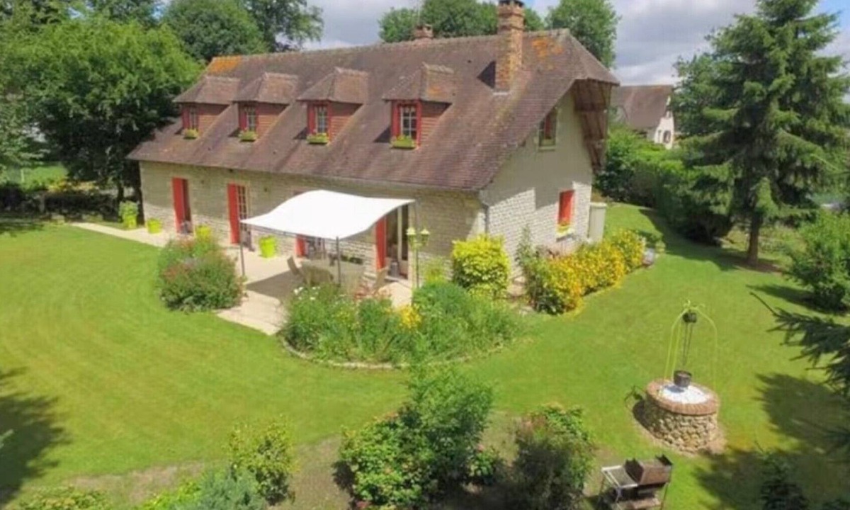 Cauge Bed & Breakfast | Guesthouse 'Les Bosquets Chambre d'Hôtes' with Shared Terrace, Garden, and Wi-Fi