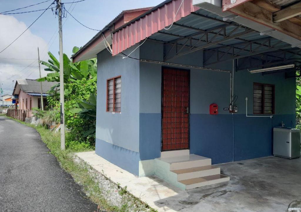 Kampung Padang Midin House | GUESTHOUSE MOKTEH