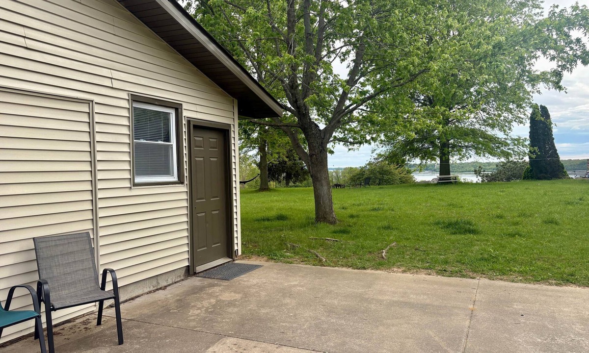 Nauvoo House | Guesthouse on Mississippi River Estate