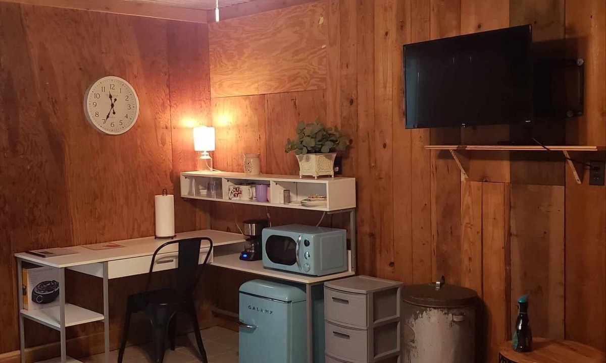 Montgomery House | Guesthouse on private property near Lake Conroe