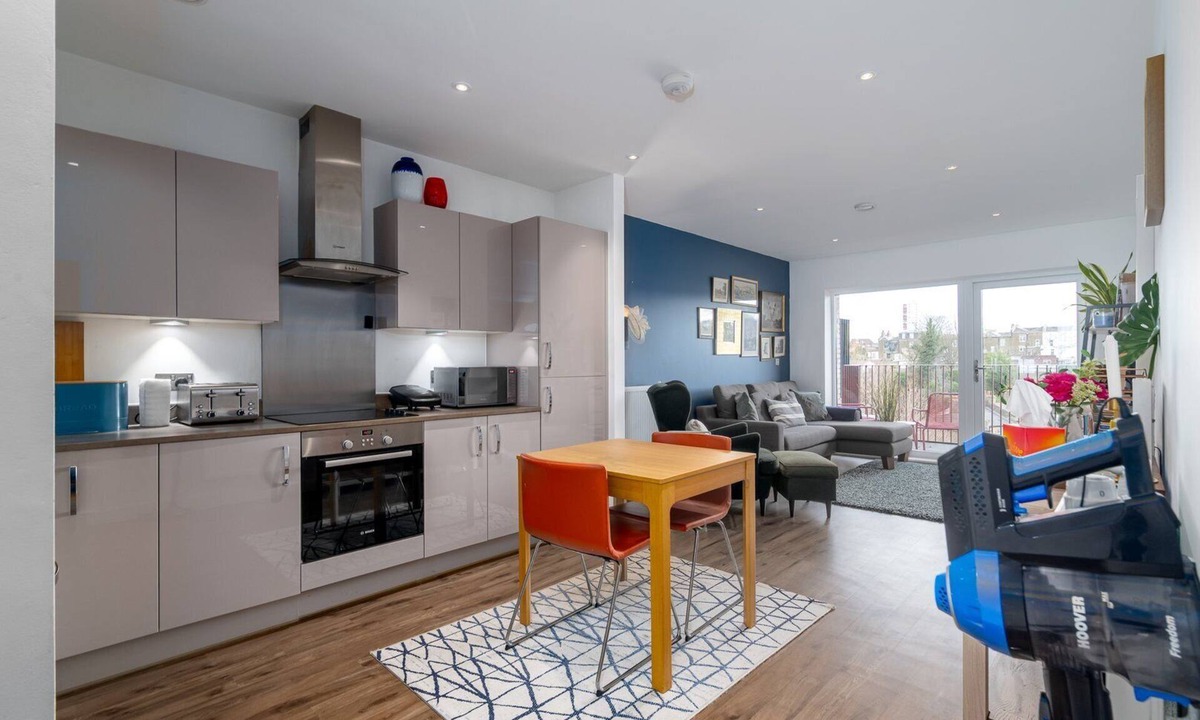 Woolwich Apartment | GuestReady - Blue essence with balcony in Woolwich
