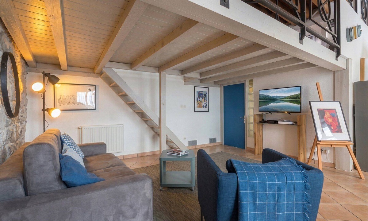 Griffon - Royale Apartment | GuestReady - bright and modern Croix-Paquet loft